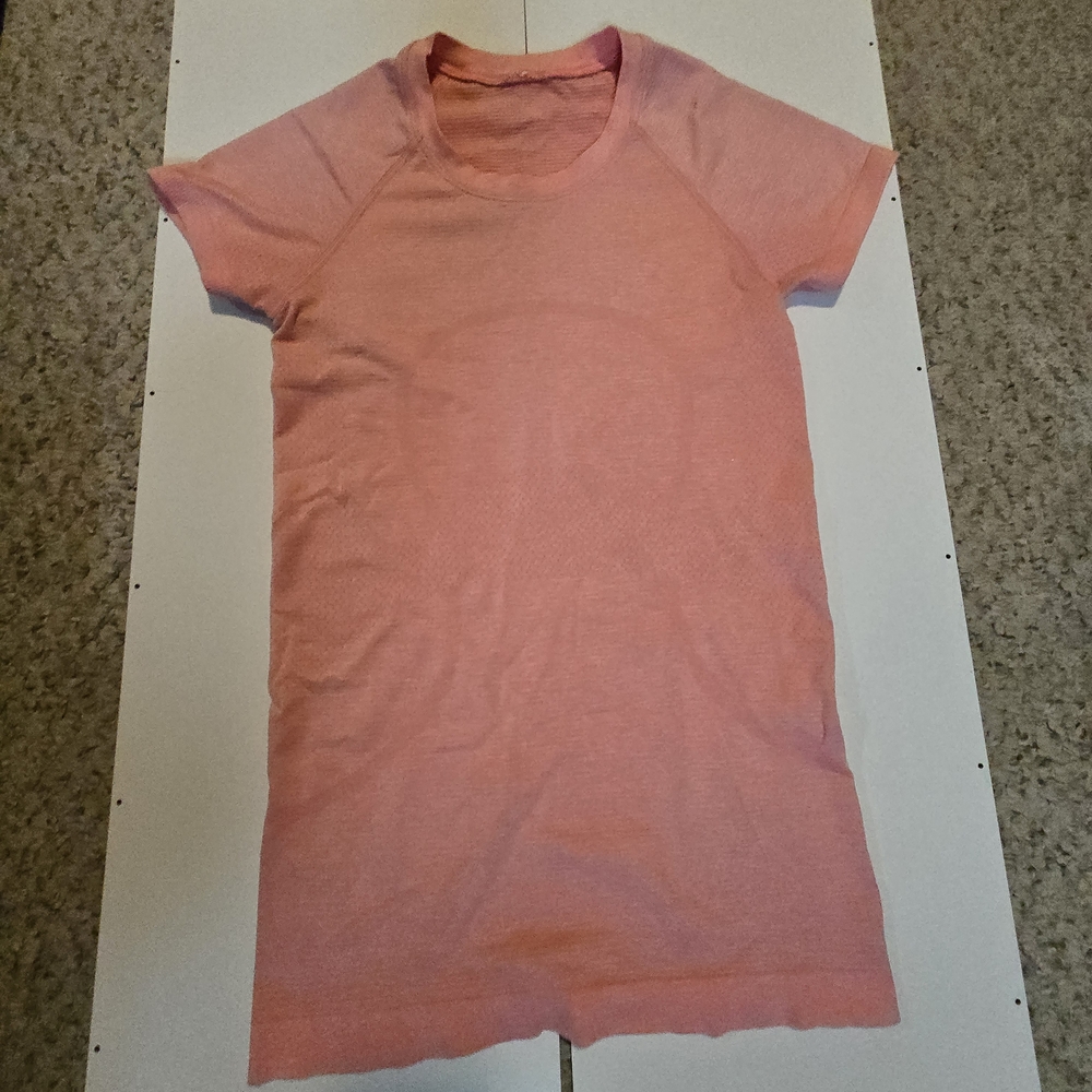 Lululemon Metal Vent Tech short-sleeve shirt  Size 4